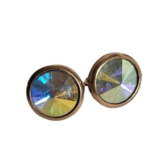 VINTAGE Avon Round Gold Tone Clip on Earrings - Picture 1 of 4